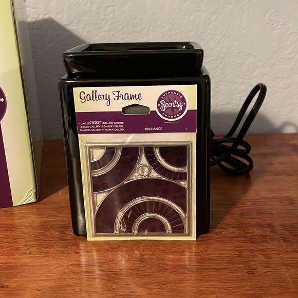 NIB Retired Scentsy Cube Ebony wax burner with Gallery Frames - Picture 6 of 11